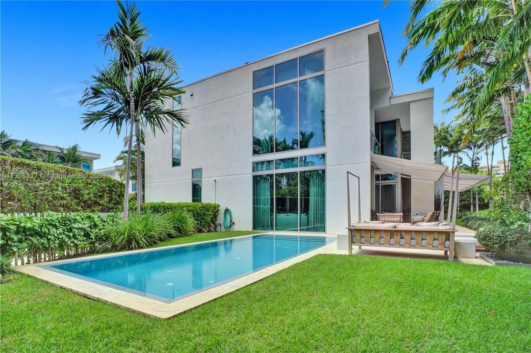 Recently Sold: $10,500,000 (5 beds, 5 baths, 4997 Square Feet)