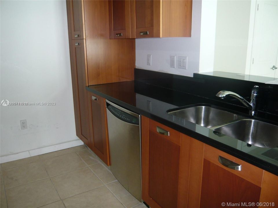 Недавно арендовано: $2,700 (1 спален, 1 ванн, 730 Квадратных фут)