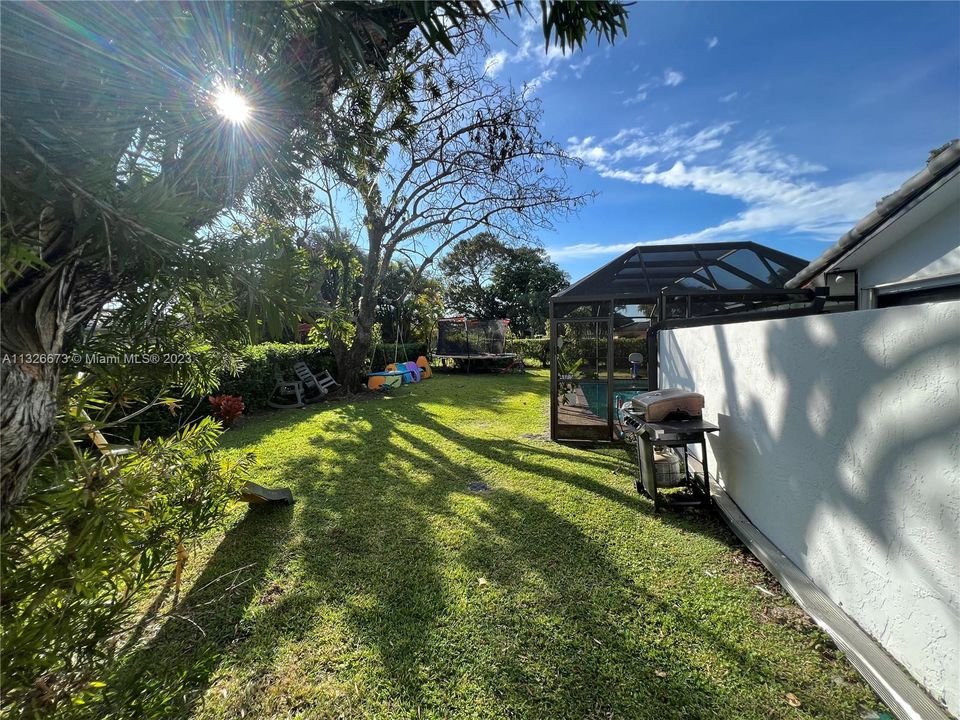 For Sale: $669,000 (4 beds, 2 baths, 2595 Square Feet)
