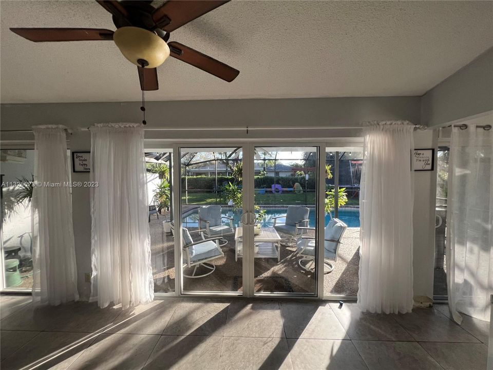 For Sale: $669,000 (4 beds, 2 baths, 2595 Square Feet)