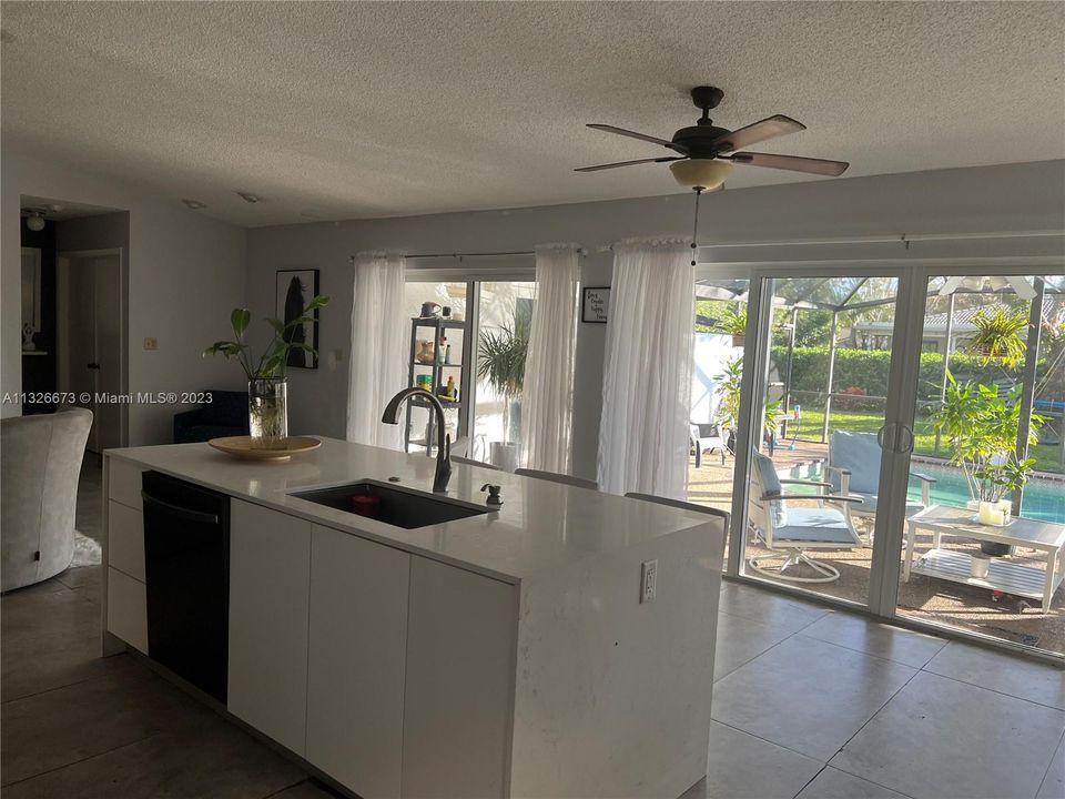 For Sale: $669,000 (4 beds, 2 baths, 2595 Square Feet)