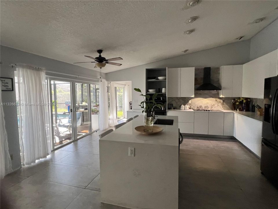 For Sale: $669,000 (4 beds, 2 baths, 2595 Square Feet)