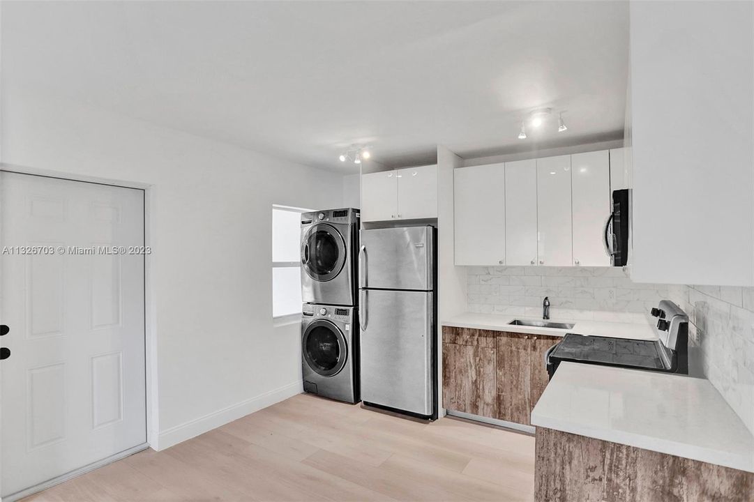 Recently Rented: $1,900 (1 beds, 1 baths, 1120 Square Feet)