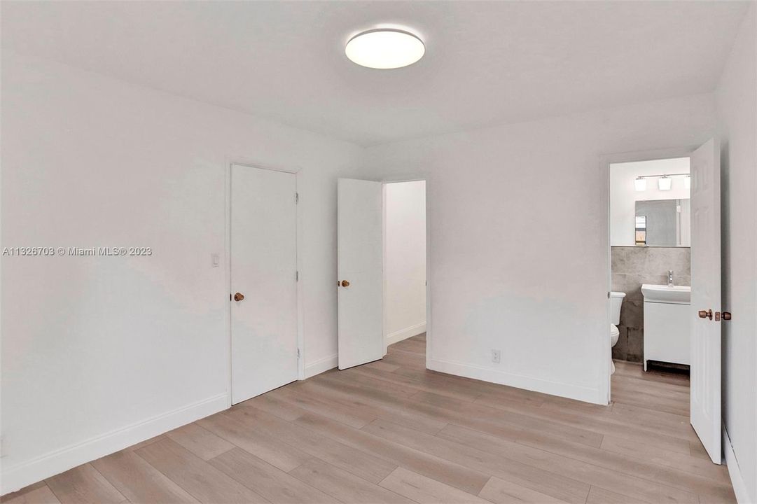 Recently Rented: $1,900 (1 beds, 1 baths, 1120 Square Feet)