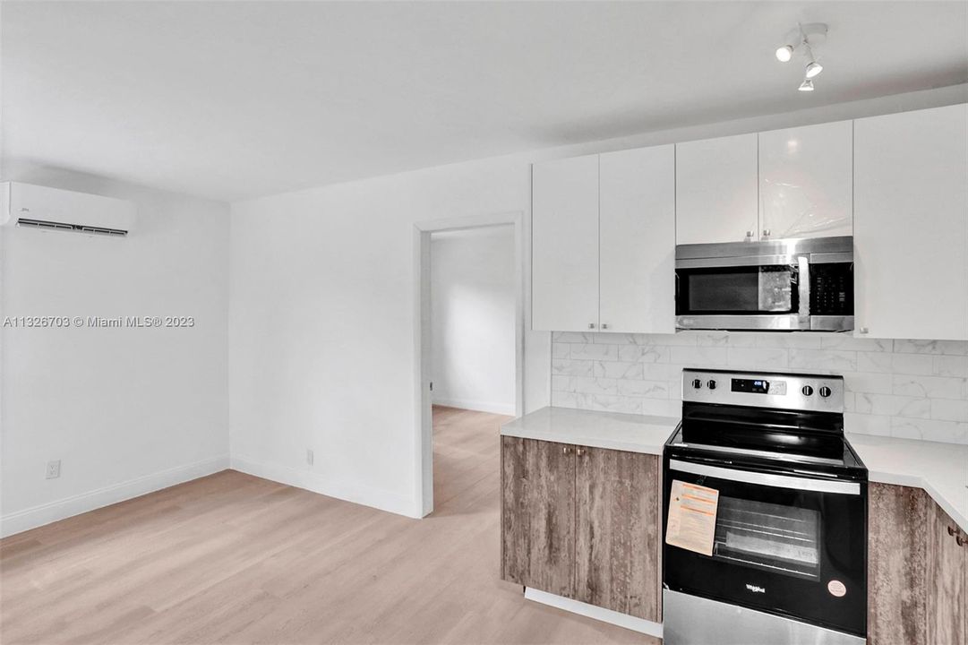 Recently Rented: $1,900 (1 beds, 1 baths, 1120 Square Feet)