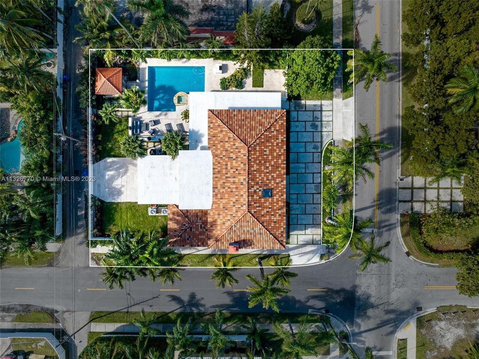 Recently Sold: $3,000,000 (4 beds, 4 baths, 5104 Square Feet)