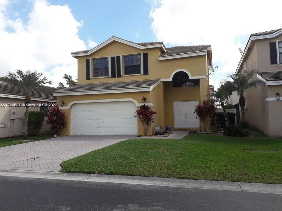 Recently Sold: $545,000 (4 beds, 2 baths, 1639 Square Feet)