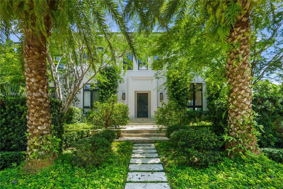 Active With Contract: $14,995,000 (6 beds, 5 baths, 4414 Square Feet)