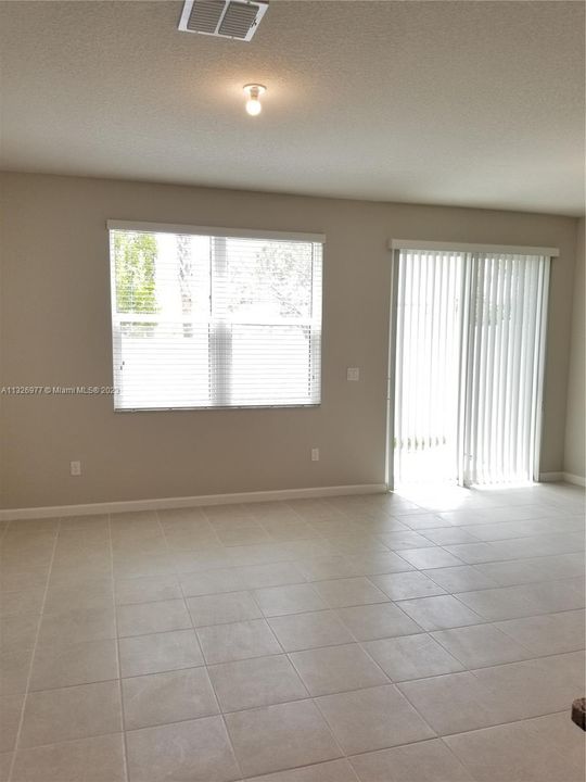 Recently Rented: $2,500 (3 beds, 2 baths, 0 Square Feet)