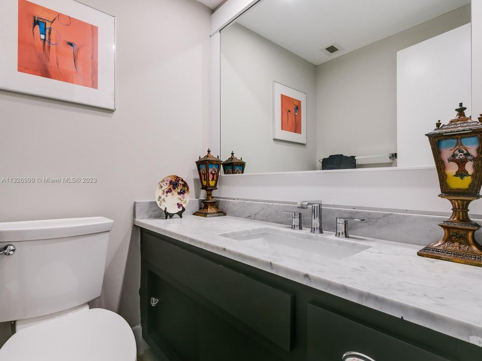 Recently Sold: $359,995 (1 beds, 1 baths, 762 Square Feet)