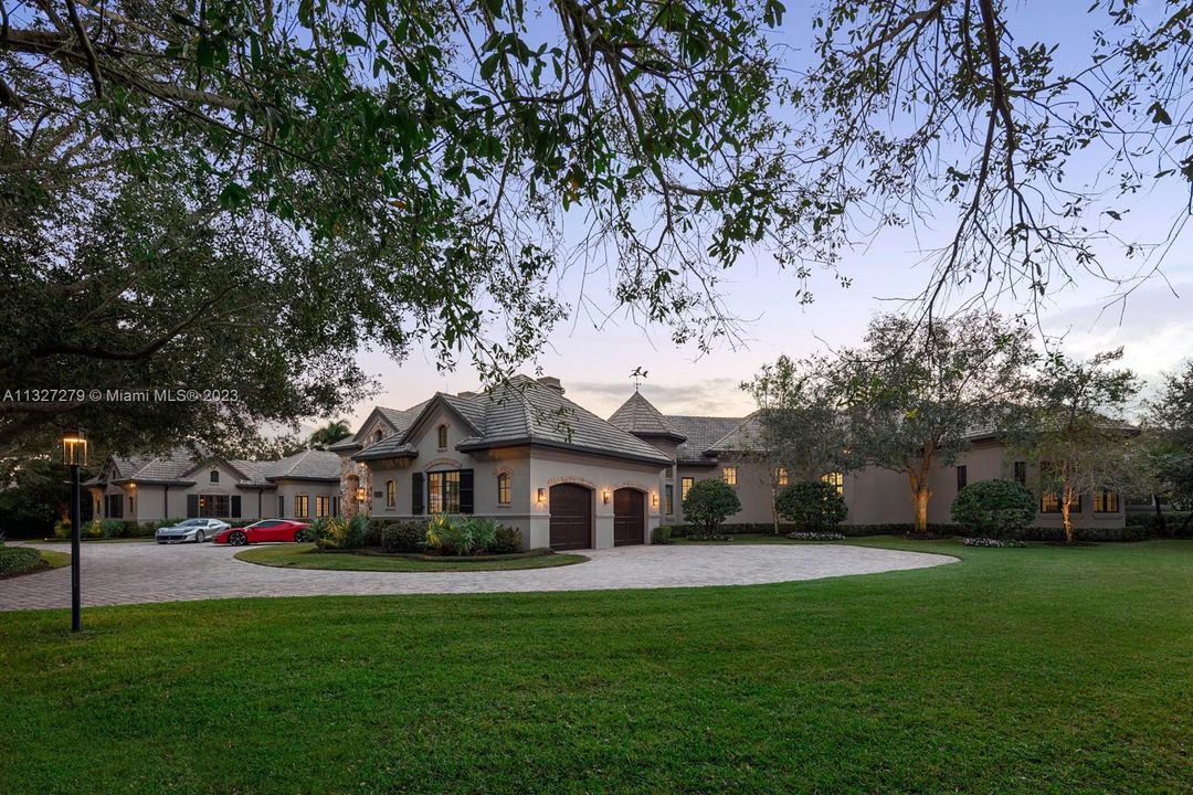 Recently Sold: $12,000,000 (5 beds, 8 baths, 9205 Square Feet)