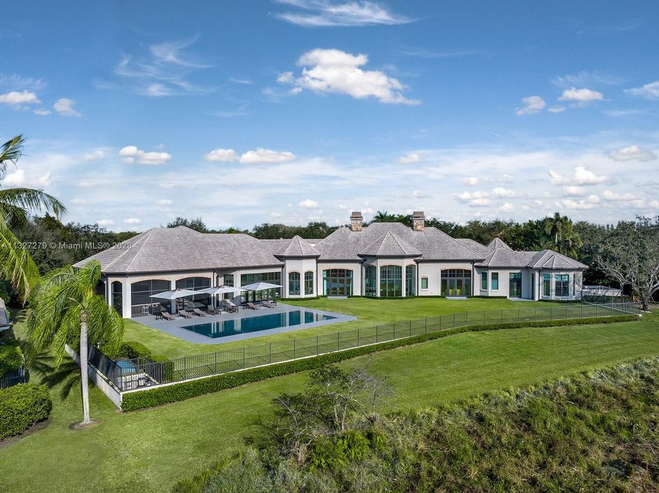 Recently Sold: $12,000,000 (5 beds, 8 baths, 9205 Square Feet)