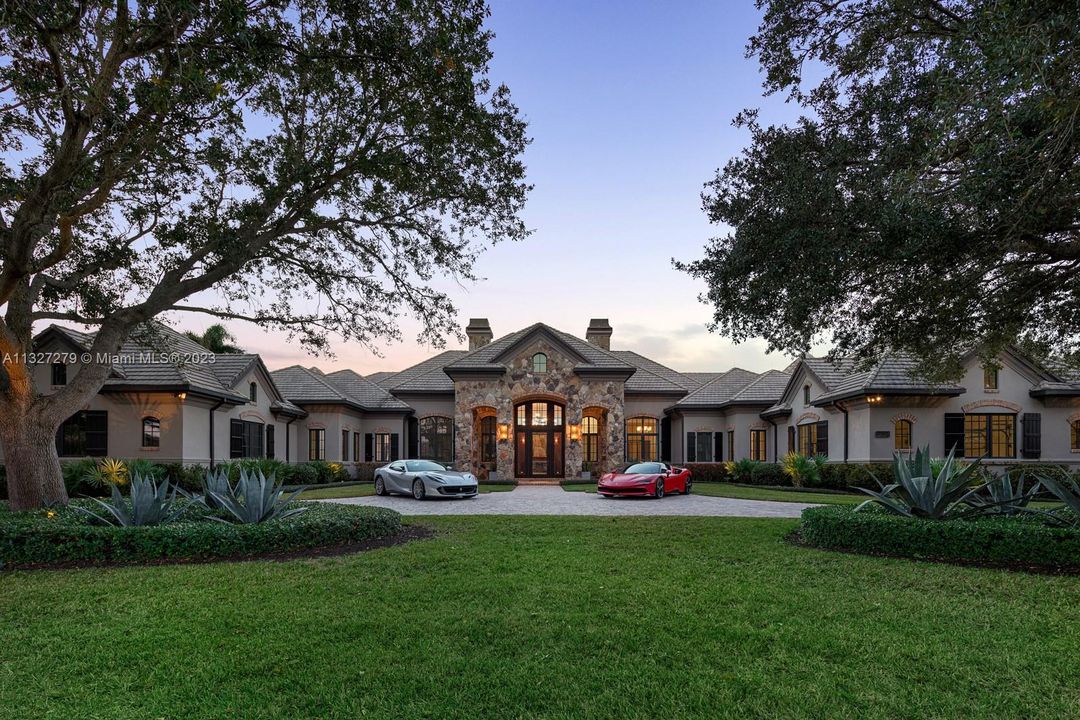 Recently Sold: $12,000,000 (5 beds, 8 baths, 9205 Square Feet)