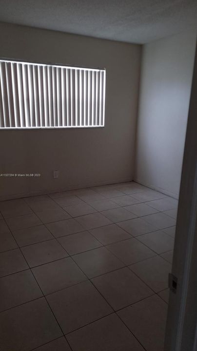 For Sale: $140,000 (2 beds, 1 baths, 880 Square Feet)