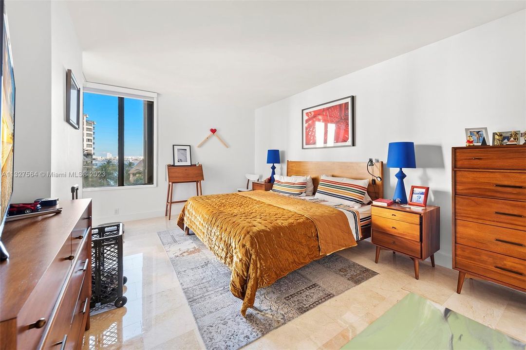 Recently Sold: $1,200,000 (3 beds, 3 baths, 1890 Square Feet)