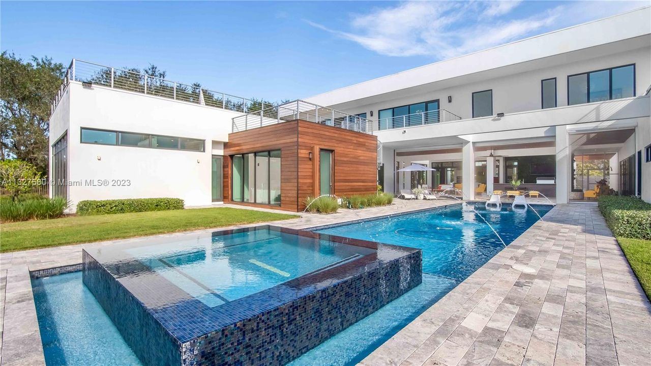 Recently Sold: $5,500,000 (6 beds, 7 baths, 8823 Square Feet)