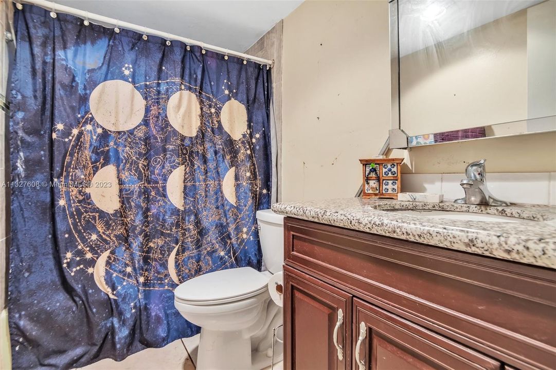 Active With Contract: $445,000 (2 beds, 2 baths, 1294 Square Feet)