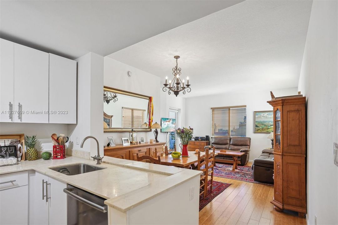 Recently Sold: $735,000 (2 beds, 2 baths, 1114 Square Feet)