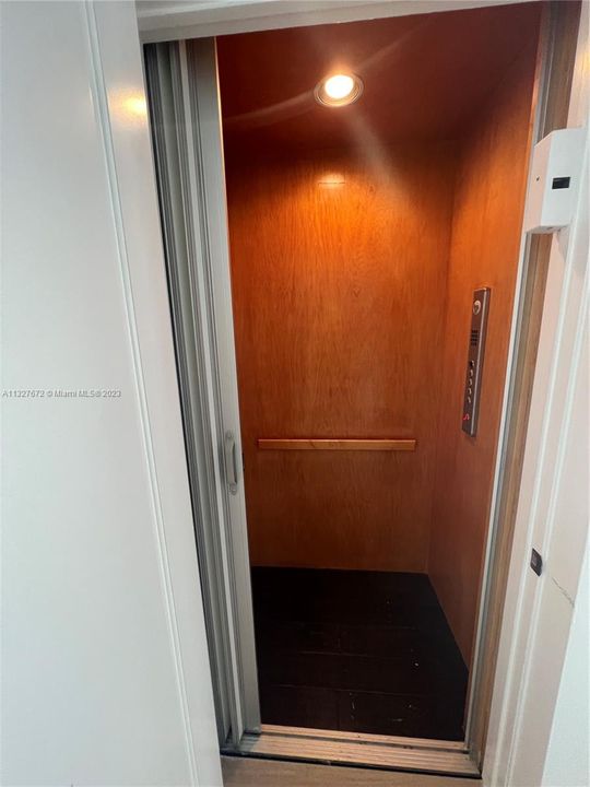 Recientemente alquilado: $10,500 (3 camas, 3 baños, 2427 Pies cuadrados)