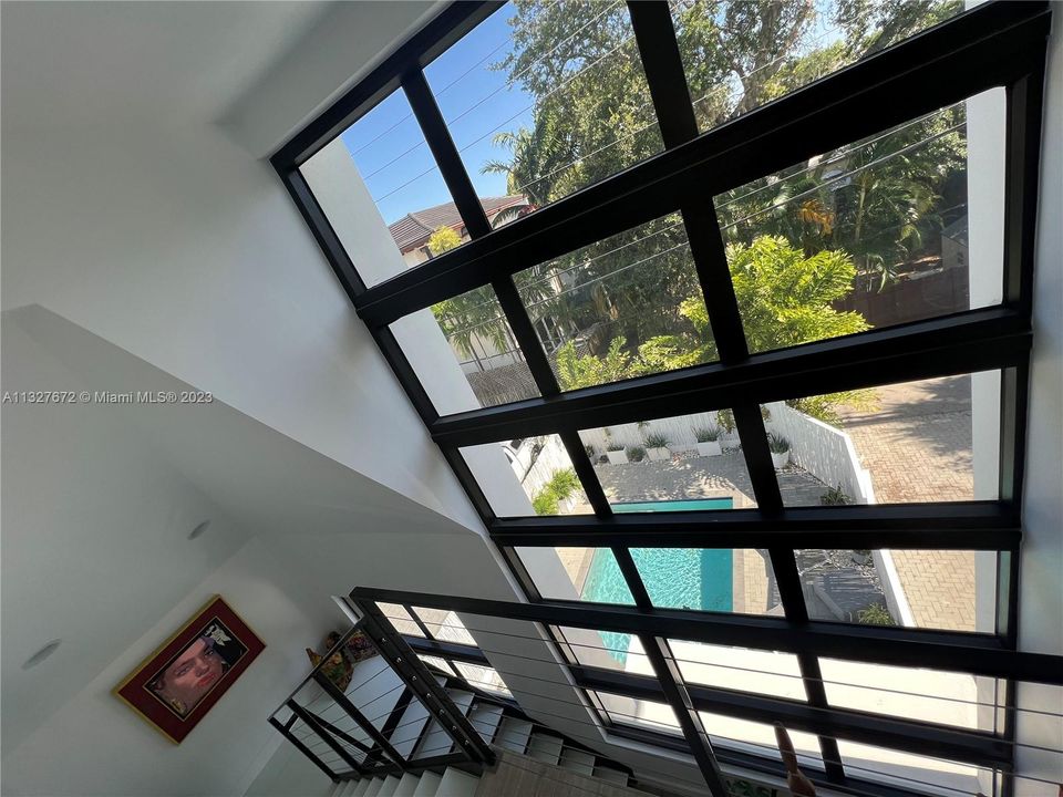 Recientemente alquilado: $10,500 (3 camas, 3 baños, 2427 Pies cuadrados)