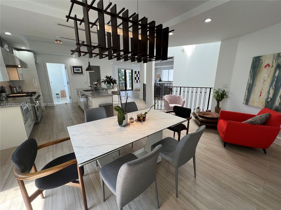 Recientemente alquilado: $10,500 (3 camas, 3 baños, 2427 Pies cuadrados)