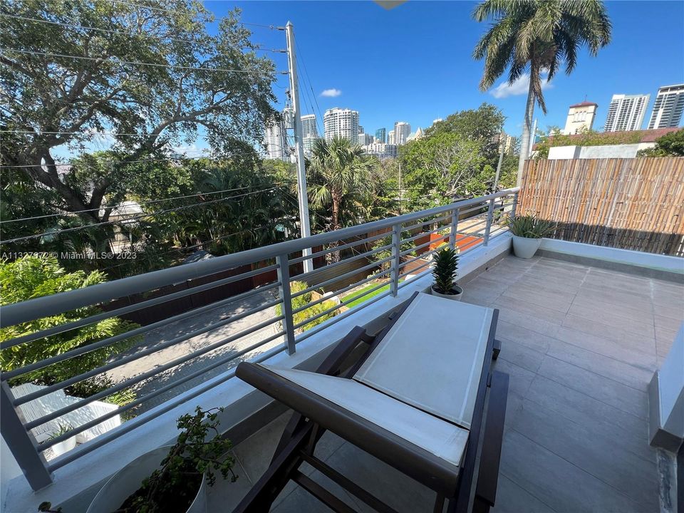 Recientemente alquilado: $10,500 (3 camas, 3 baños, 2427 Pies cuadrados)