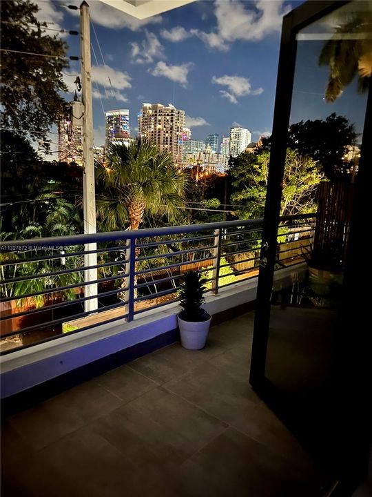 Recientemente alquilado: $10,500 (3 camas, 3 baños, 2427 Pies cuadrados)