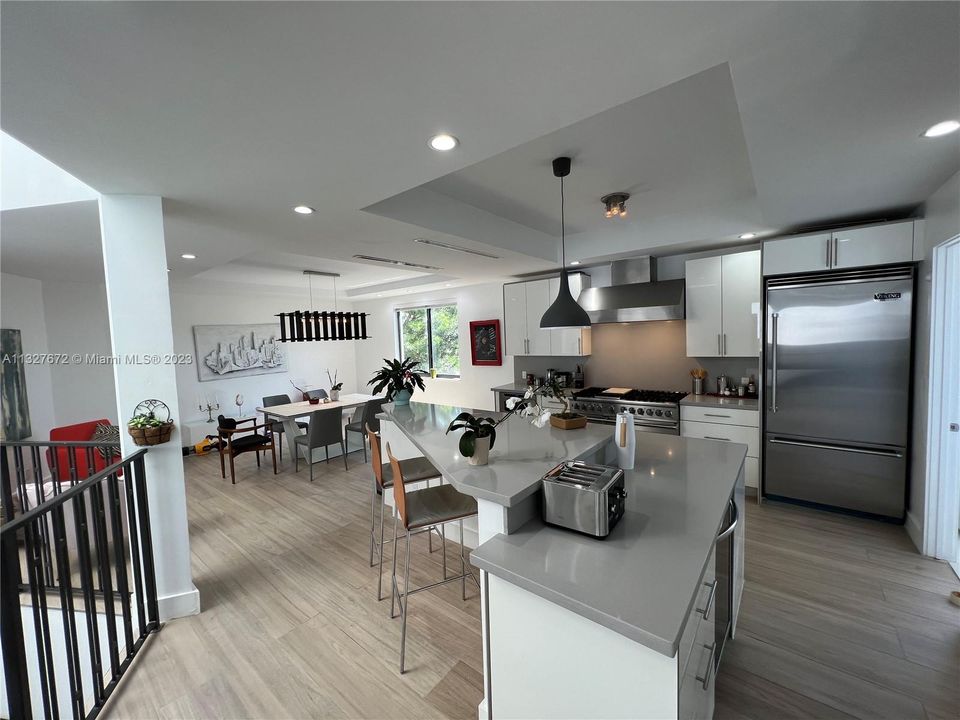 Recientemente alquilado: $10,500 (3 camas, 3 baños, 2427 Pies cuadrados)