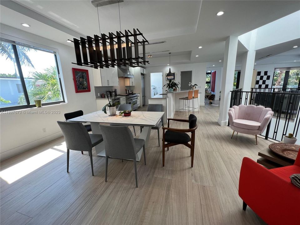 Recientemente alquilado: $10,500 (3 camas, 3 baños, 2427 Pies cuadrados)