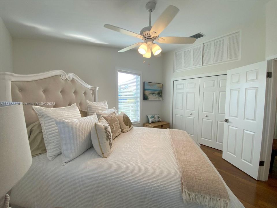 最近售出: $3,475,000 (3 贝兹, 2 浴室, 1950 平方英尺)