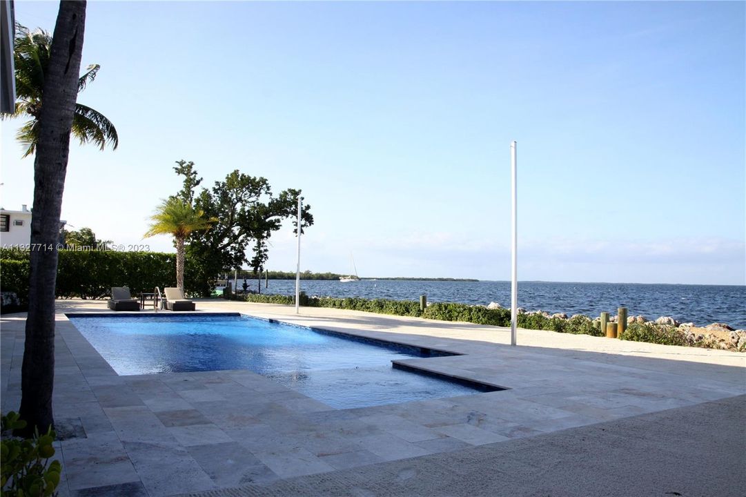 最近售出: $3,475,000 (3 贝兹, 2 浴室, 1950 平方英尺)