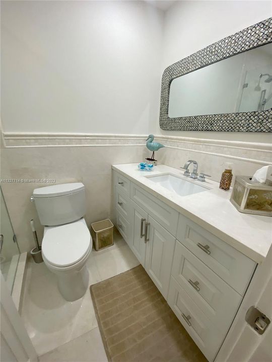 最近售出: $3,475,000 (3 贝兹, 2 浴室, 1950 平方英尺)