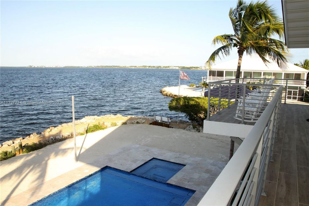 最近售出: $3,475,000 (3 贝兹, 2 浴室, 1950 平方英尺)