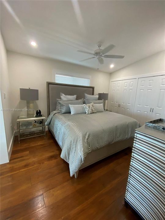 最近售出: $3,475,000 (3 贝兹, 2 浴室, 1950 平方英尺)