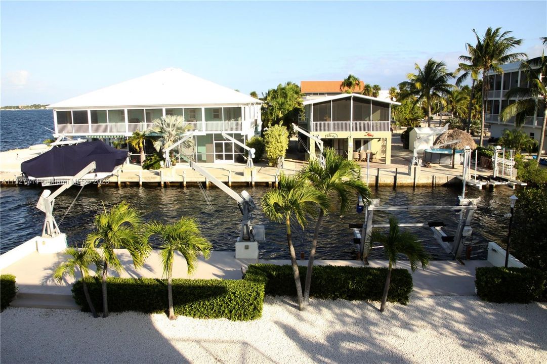 最近售出: $3,475,000 (3 贝兹, 2 浴室, 1950 平方英尺)