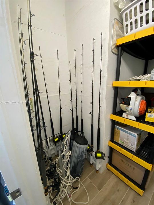 最近售出: $3,475,000 (3 贝兹, 2 浴室, 1950 平方英尺)