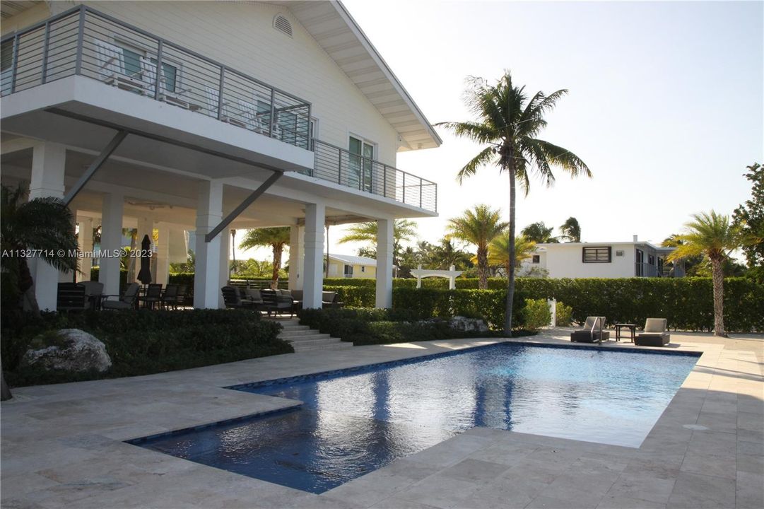 最近售出: $3,475,000 (3 贝兹, 2 浴室, 1950 平方英尺)