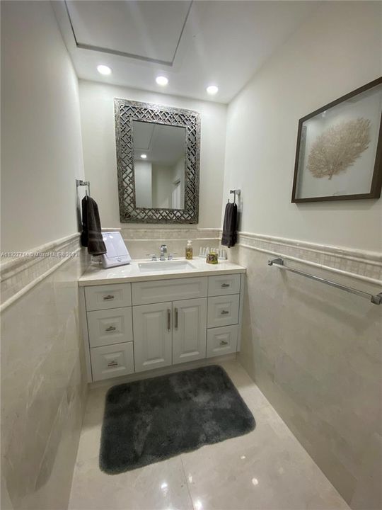 最近售出: $3,475,000 (3 贝兹, 2 浴室, 1950 平方英尺)