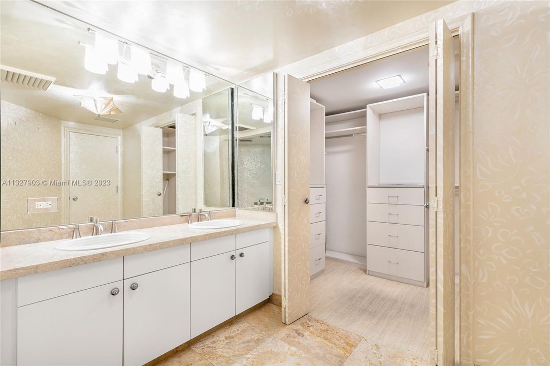 Recently Sold: $2,500,000 (2 beds, 3 baths, 2618 Square Feet)