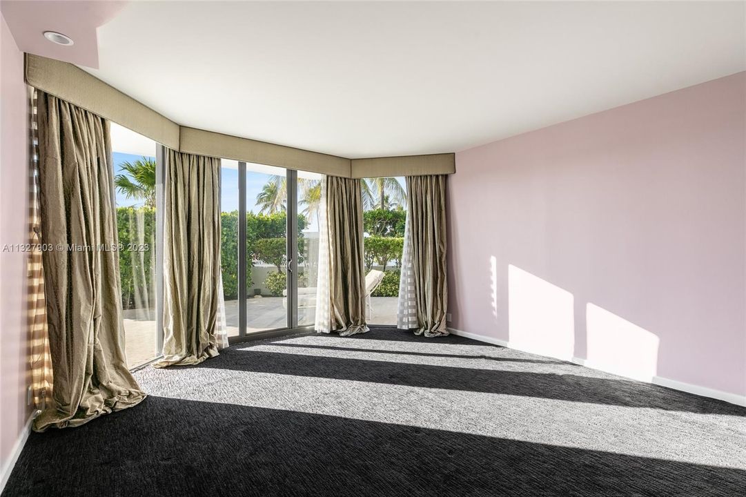 Recently Sold: $2,500,000 (2 beds, 3 baths, 2618 Square Feet)