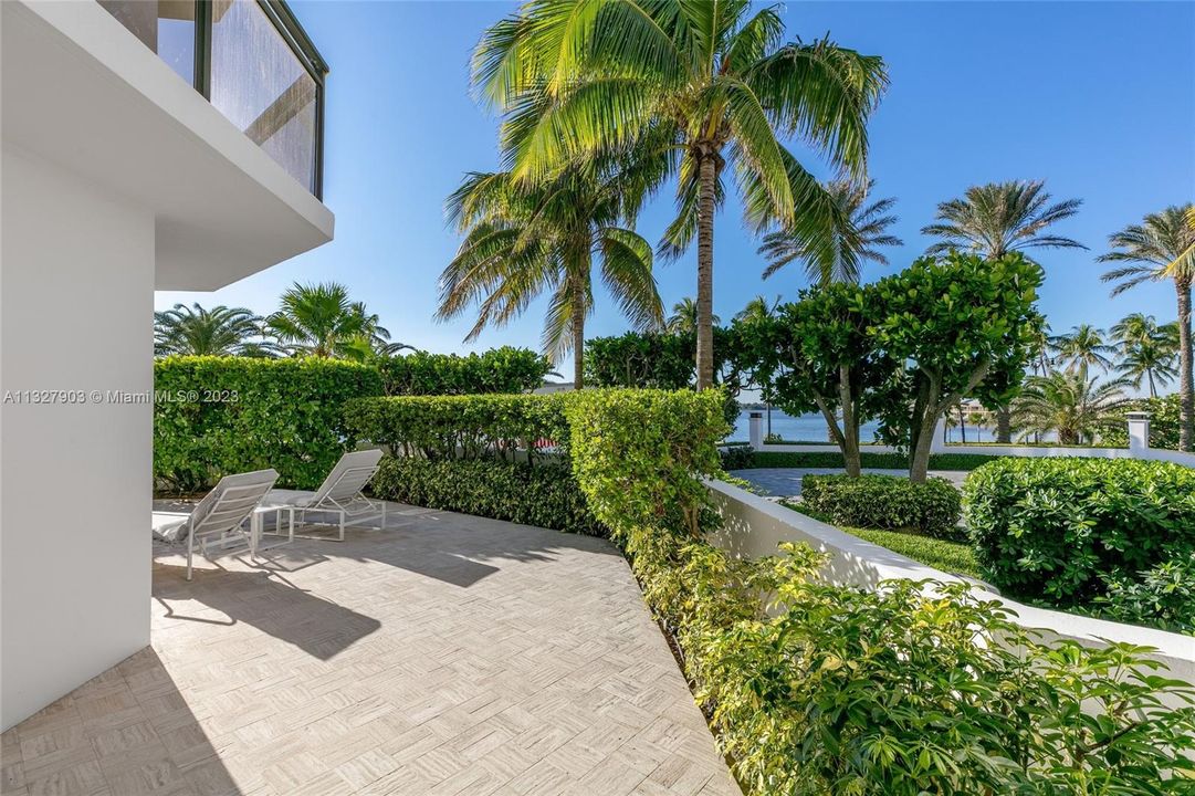 Recently Sold: $2,500,000 (2 beds, 3 baths, 2618 Square Feet)