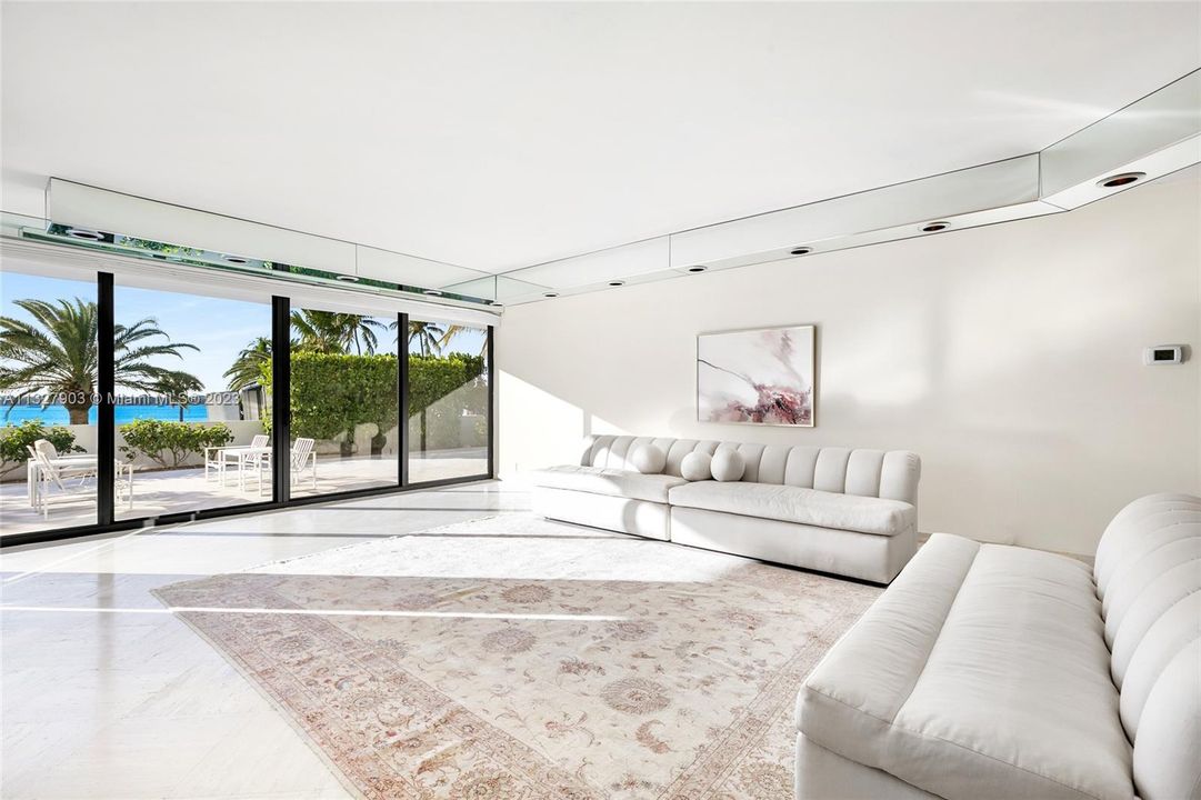 Recently Sold: $2,500,000 (2 beds, 3 baths, 2618 Square Feet)