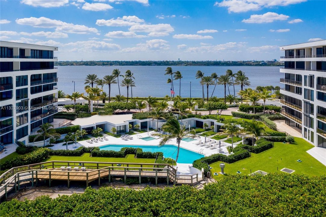 Recently Sold: $2,500,000 (2 beds, 3 baths, 2618 Square Feet)