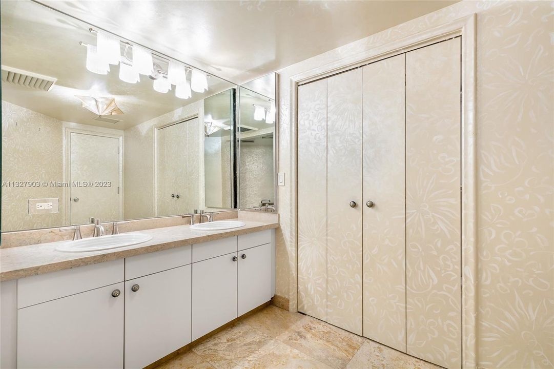 Recently Sold: $2,500,000 (2 beds, 3 baths, 2618 Square Feet)