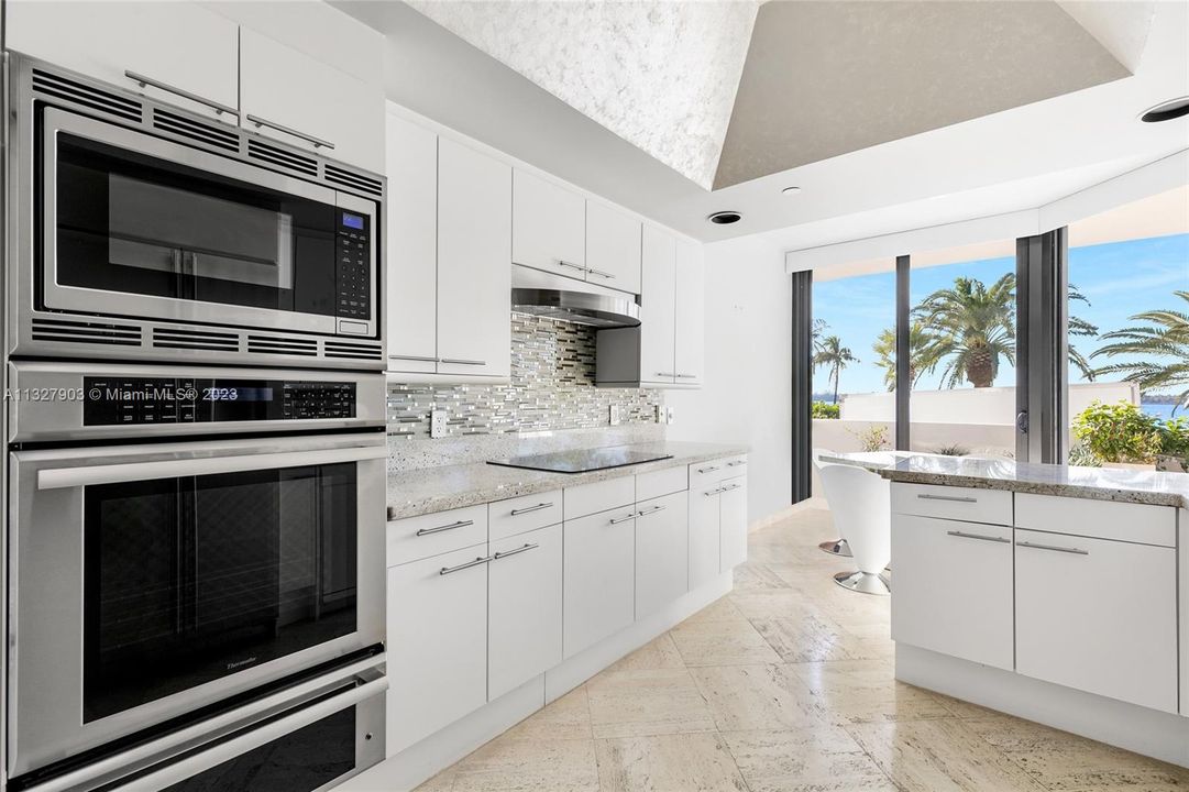 Recently Sold: $2,500,000 (2 beds, 3 baths, 2618 Square Feet)