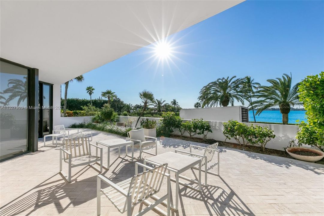 Recently Sold: $2,500,000 (2 beds, 3 baths, 2618 Square Feet)