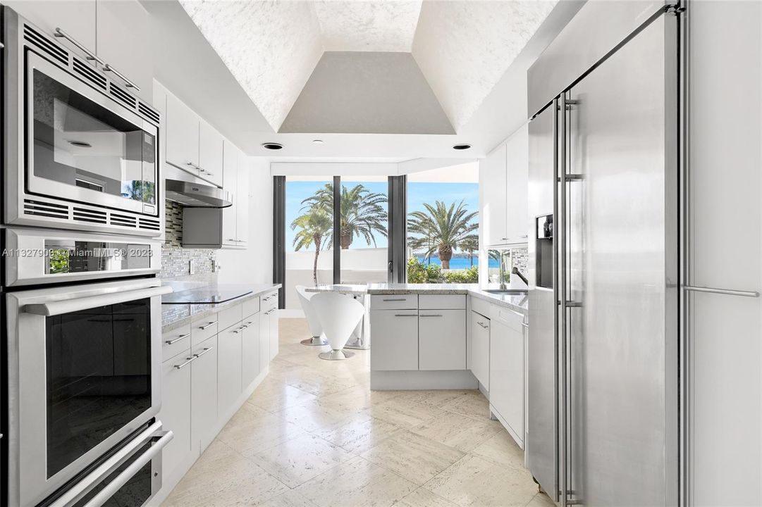 Recently Sold: $2,500,000 (2 beds, 3 baths, 2618 Square Feet)