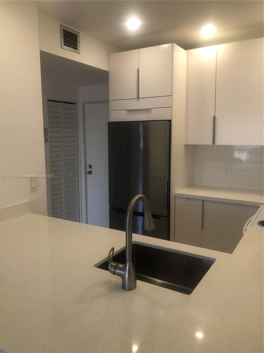 最近租的: $1,850 (1 贝兹, 1 浴室, 740 平方英尺)