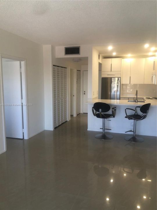 最近租的: $1,850 (1 贝兹, 1 浴室, 740 平方英尺)