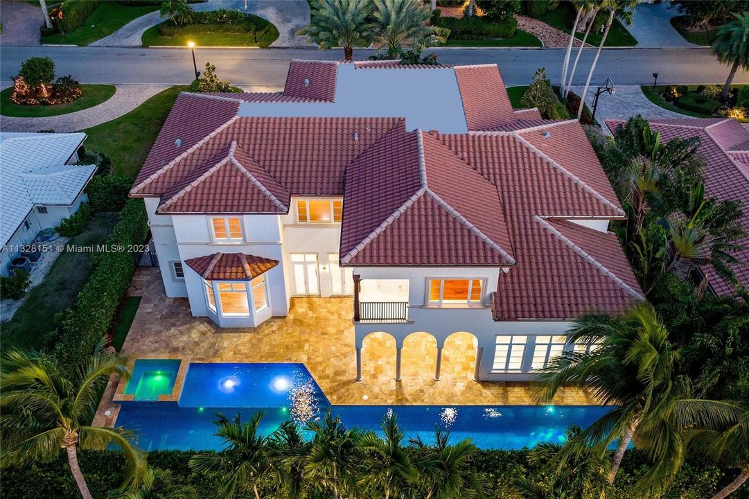 Recently Sold: $6,495,000 (5 beds, 6 baths, 6641 Square Feet)